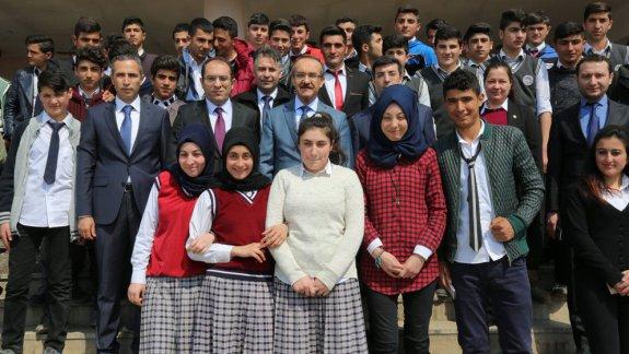 Muş Valimiz Sayın Seddar Yavuz, "Kariyer Günleri Projesi" Kapsamında Okullarımızı Ziyaret Etti